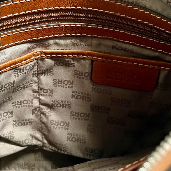 Michael Kors Leather Boho Bag. Functional, good vintage condition. - Picture 4 of 7